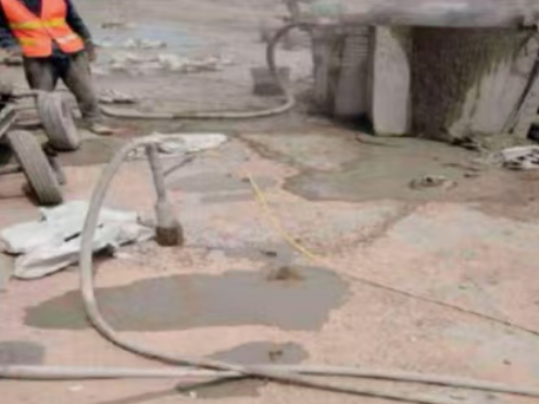 佛冈水泥混凝土路面板底注浆技术 路面脱空注浆整治方案