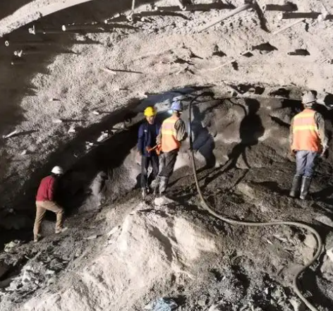 佛冈拱顶带模注浆料的施工流程及注意事项